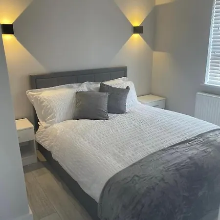 3, Lisvarna House *