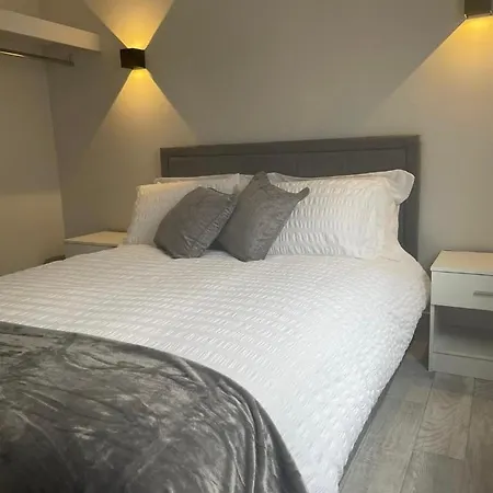 Apartment 3, Lisvarna House *