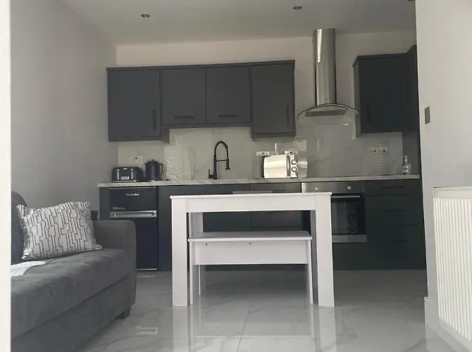 3, Lisvarna House *